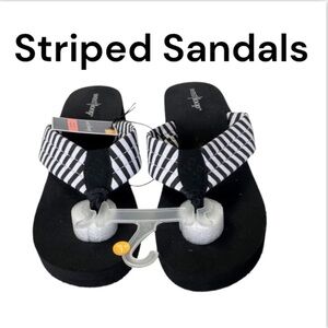 NWT West Loop Black & White Wedge Sandals Size Large 9/10